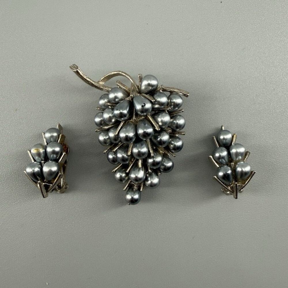 Vintage Signed ART Grape Cluster Brooch & Clip Earrings Silver Tone Gray Pearls